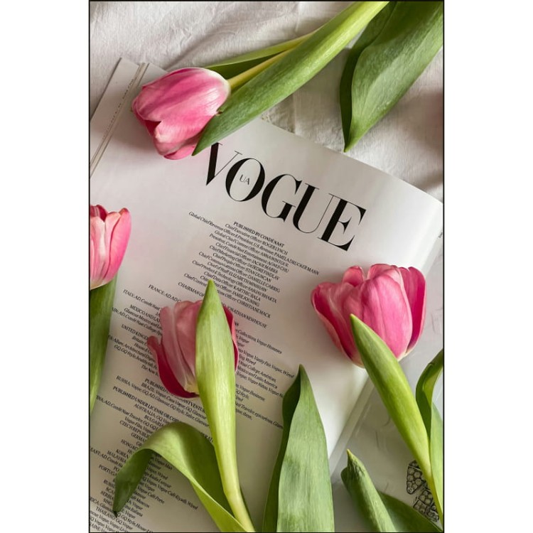 VOGUE I TULIPANY_MOCKUP.jpg