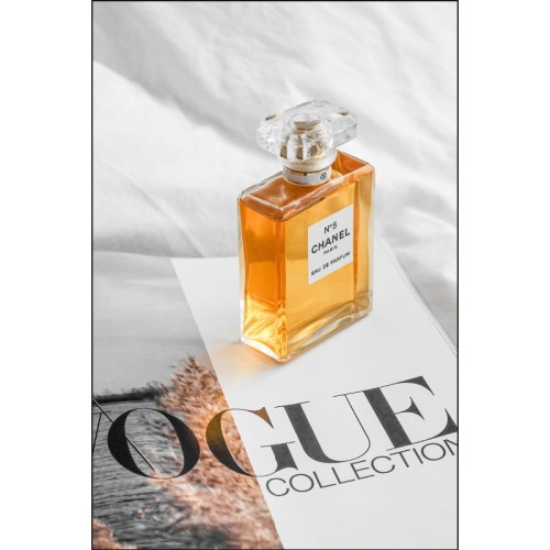 VOGUE X COCO CHANEL NR 5_MOCKUP.jpg